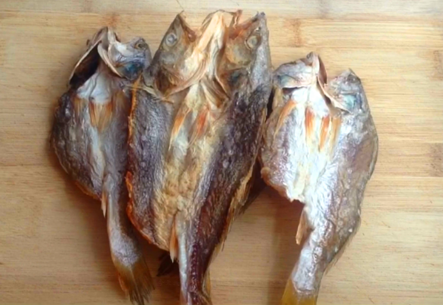 干海鱼怎么做好吃又简单的方法（分析酱香鱼干的家常做法简单快捷）
