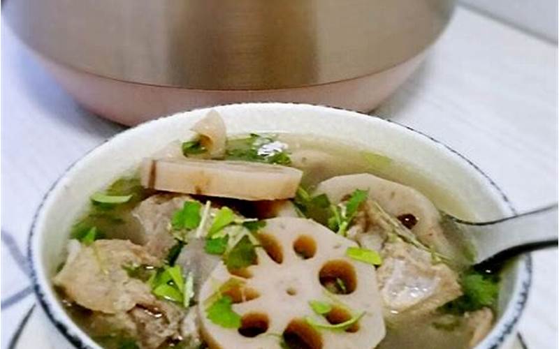 广式莲藕排骨汤的做法