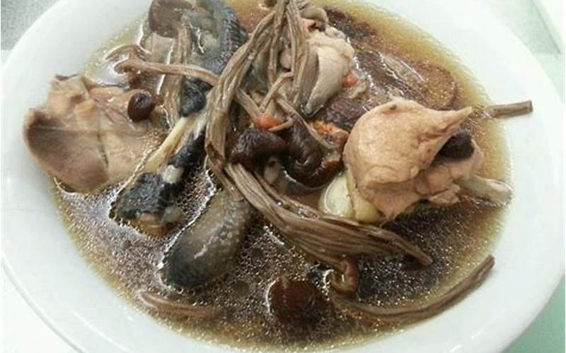 天麻茶树菇炖鸡汤的做法